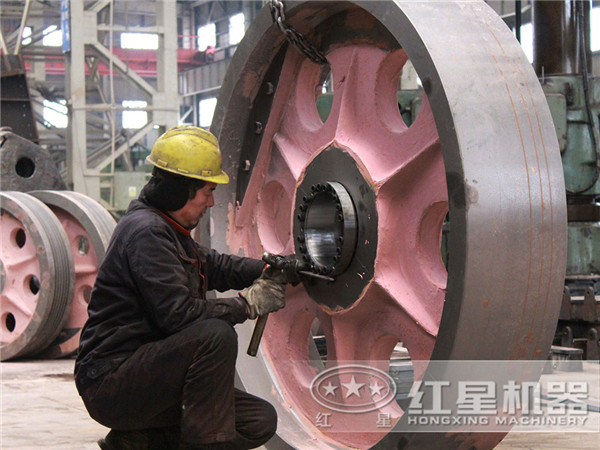 顎式破碎機(jī)生產(chǎn)車(chē)間